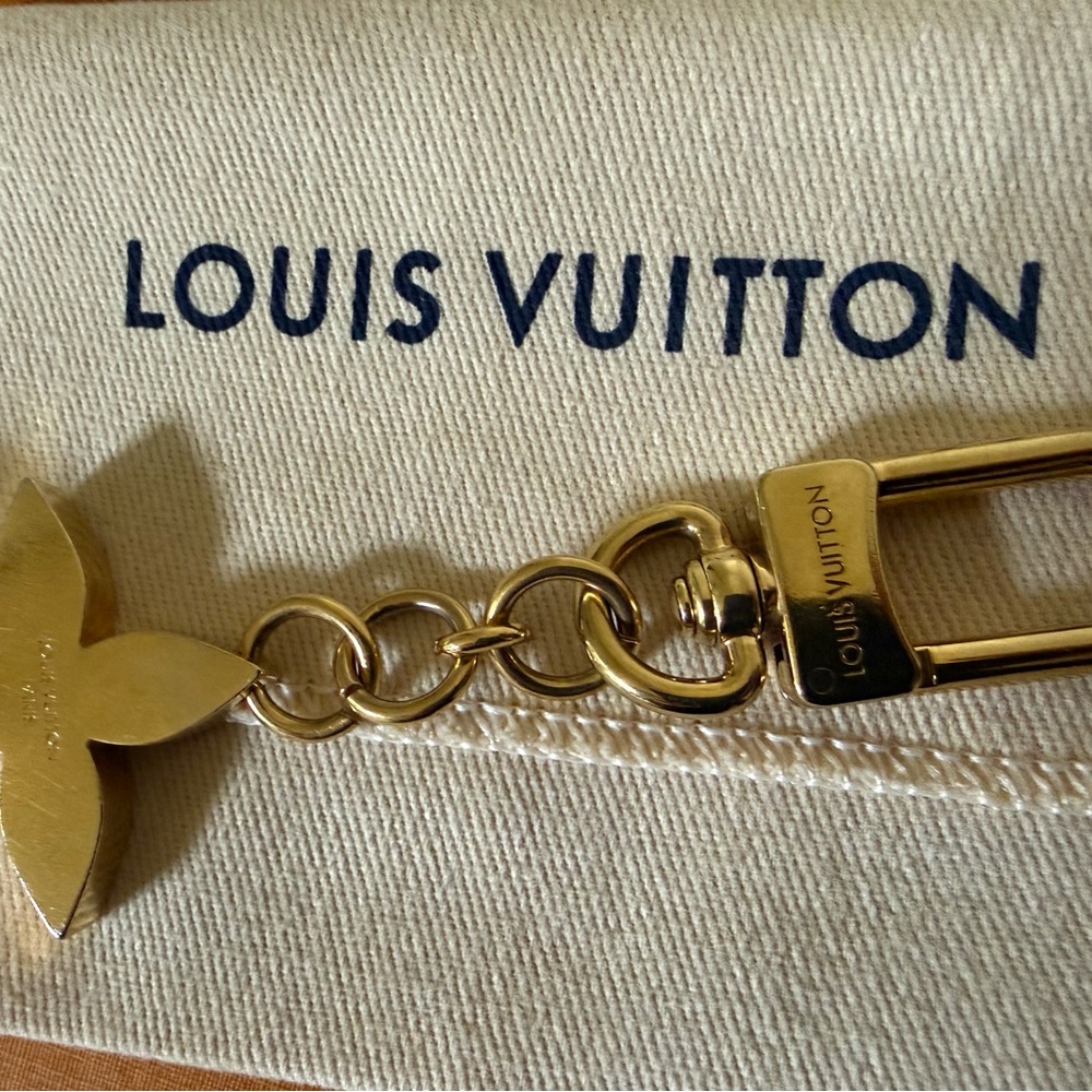 Louis Vuitton Gold Floral Key Holder - Picture 2 of 6